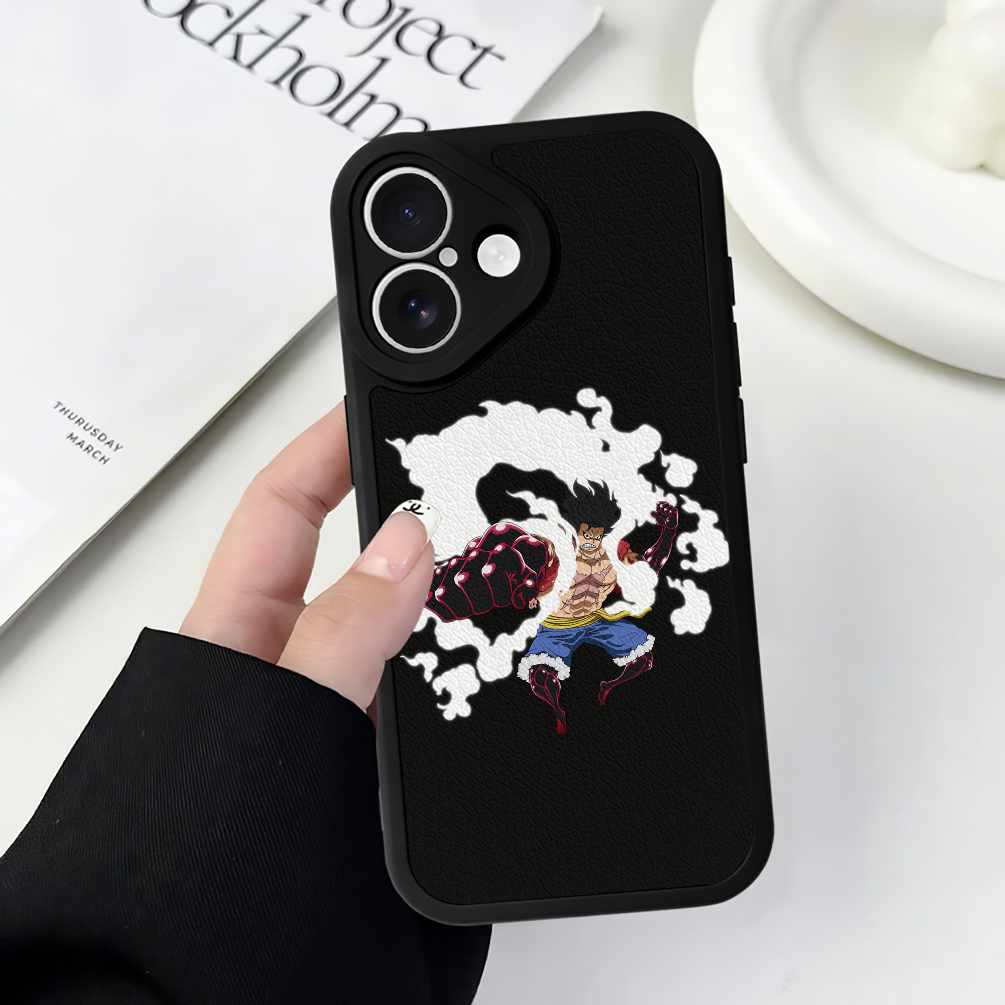 （画像用） ワンピース モンキー・D・ルフィ ONE PIECE Monkey D. Luffy 【iPhone 16シリーズ対応】シリコンスマホケース（レザー調） 材質：シリコン
